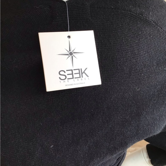 Beautiful top - Picture 2 of 5